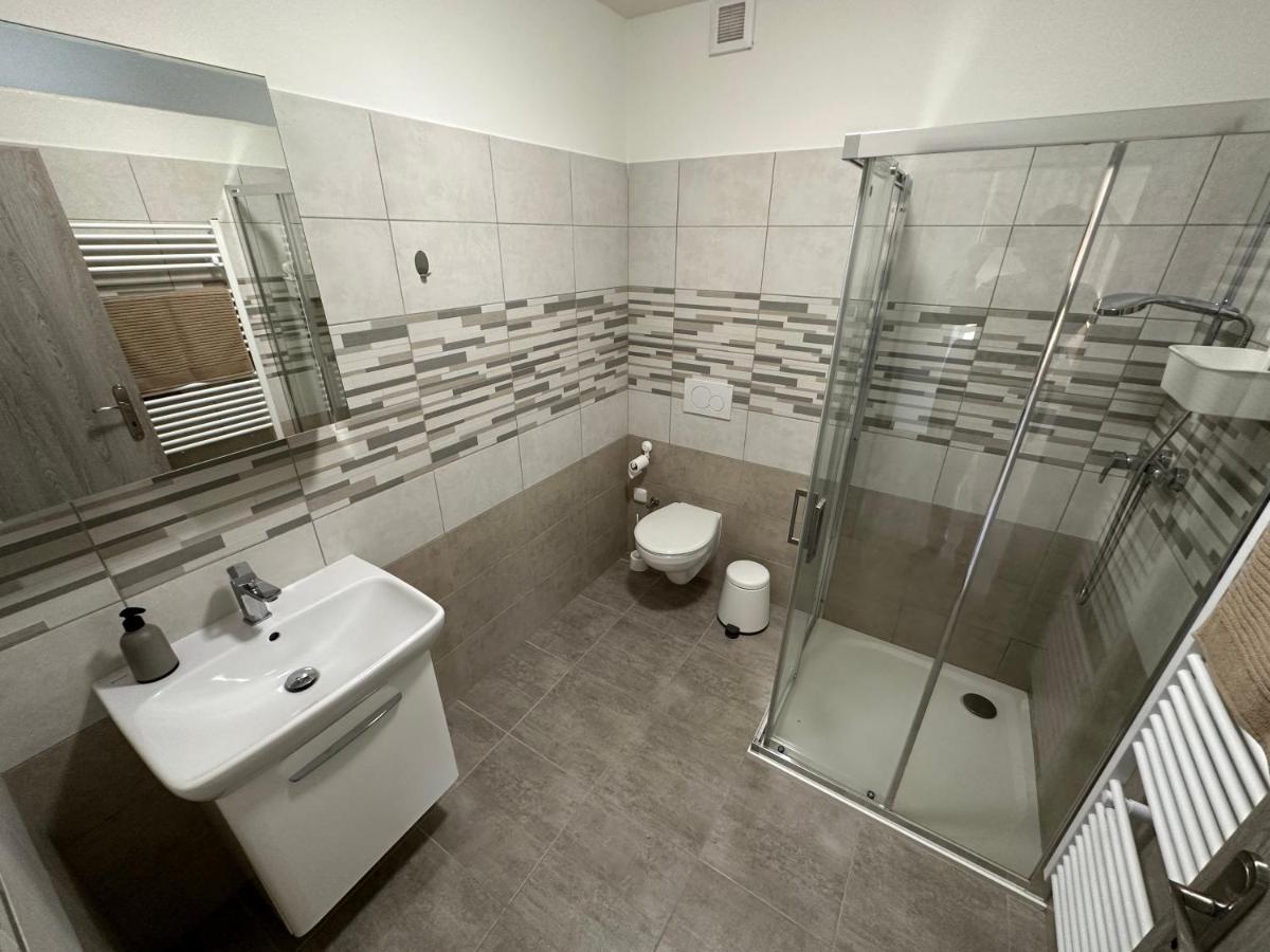Apartmany Monastery Suites Zirec Dvur Kralove nad Labem Exterior photo